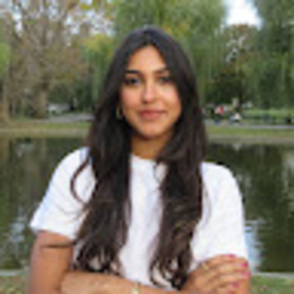Meet your Posher, Lara